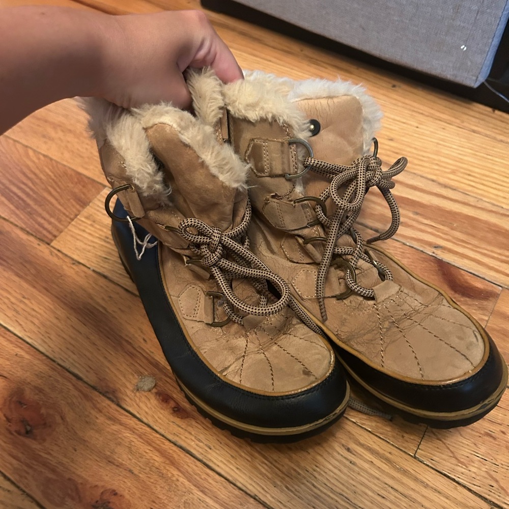 JBU Tan and Black Winter Boots